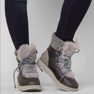 UGG Viki Waterproof Boots NEW